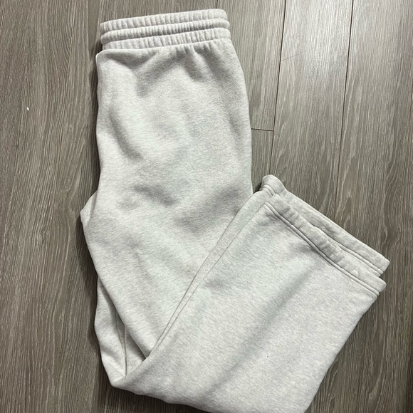 Aritzia Pants - ARITZIA BOYFRIEND WIDE LEG SWEATPANTS